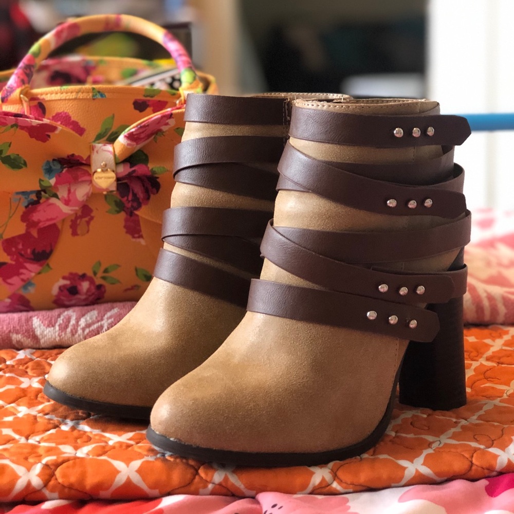 DOLLHOUSE Heel Booties SZ 8.5 NWOT